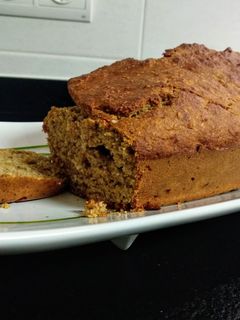 Una foto de Bizcocho con leche de coco y dátiles, sin azúcar