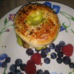 A picture of Chicken Guacamole On A Bagel.