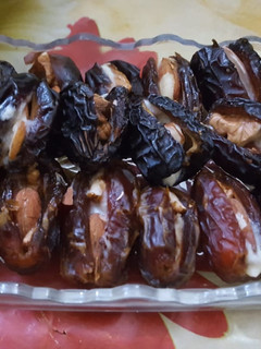 A picture of Ajwa khajoor with badaam akhrot.