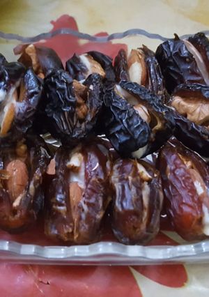 A picture of Ajwa khajoor with badaam akhrot.