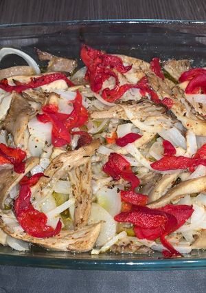 Una foto de Setas ostra al horno con pimientos de piquillo