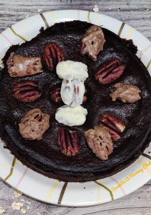 A picture of Baked oats with pecans topping.
