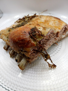 Una foto de Costillar ibérico al vino blanco y tomillo