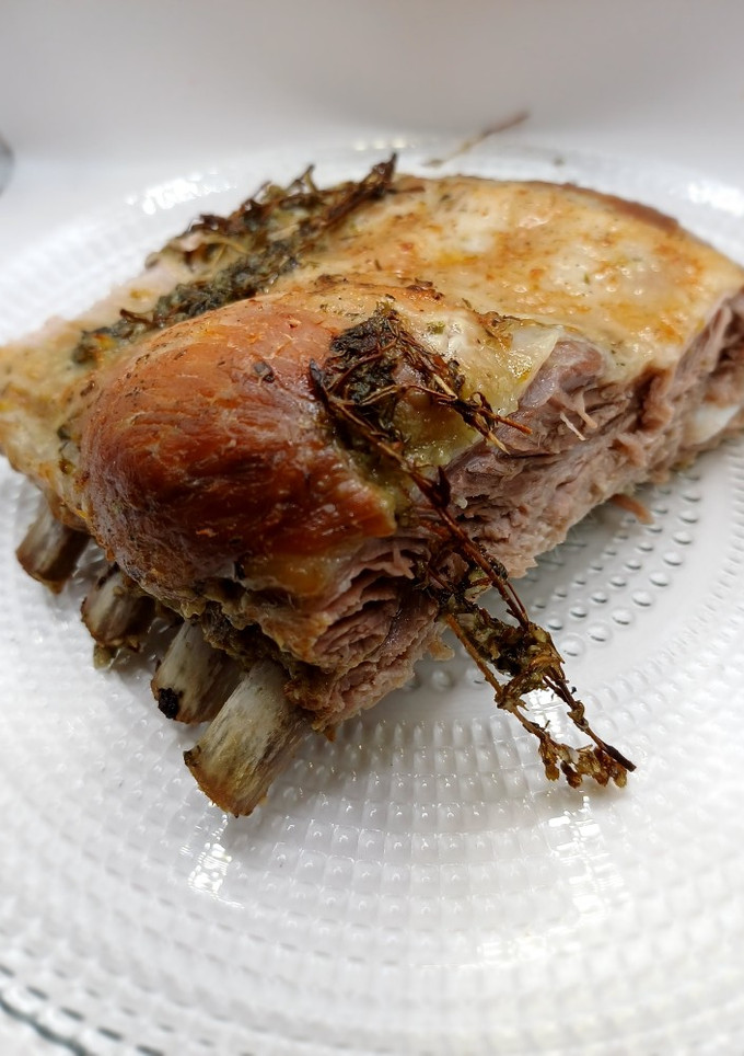 Una foto de Costillar ibérico al vino blanco y tomillo