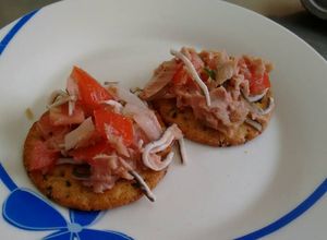 Una foto de Ensalada de atún tipo ceviche