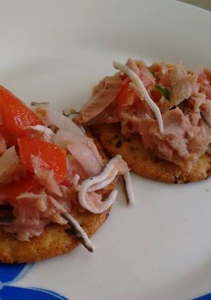 Una foto de Ensalada de atún tipo ceviche