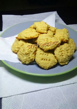 A picture of Garri cookies.