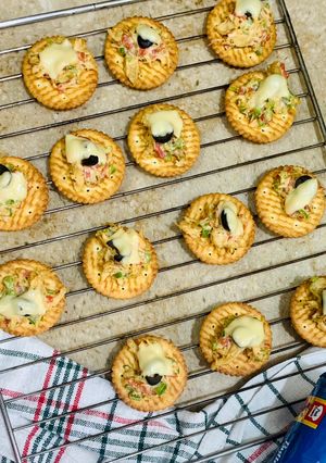 A picture of One bite snack ~ Canapés.