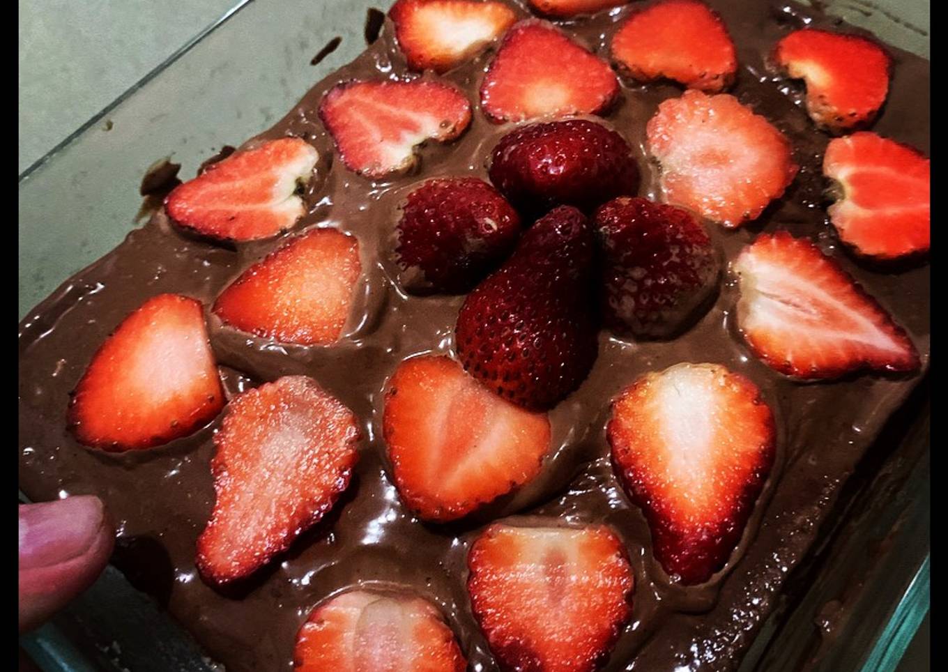 Strawberry PurÃ©e Cake w/ Chocolate Cream