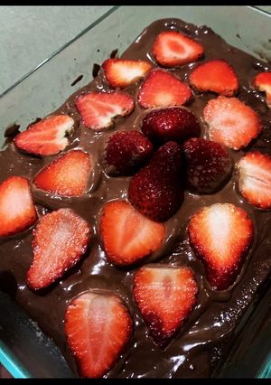 A picture of Strawberry Purée Cake w/ Chocolate Cream.