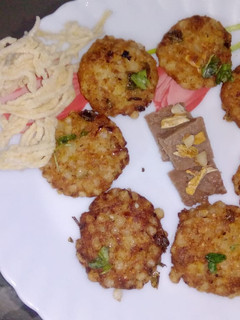 साबूदाना वड़ा (Sabudana vada recipe in Hindi) रेसिपी मुख्य फोटो