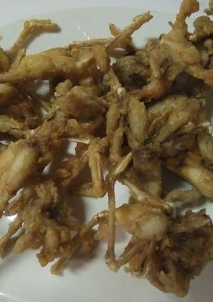 Hình của món Ếch chiên bơ.