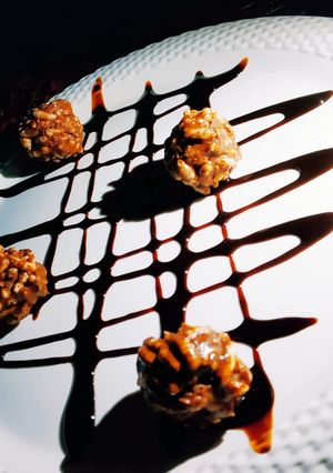 A picture of Chocolatey murmura balls.