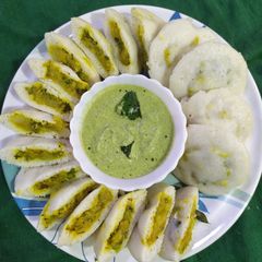 Stuffed Idli with coconut mint Chutney A picture of Stuffed Idli with coconut mint Chutney.