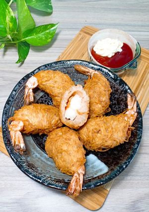 Hình của món Khoai môn bọc tôm chiên giòn.