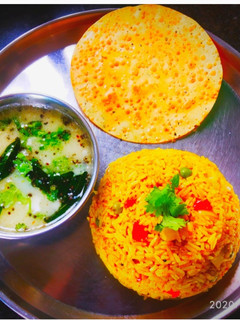 खिचडी (khichadi recipe in marathi) रेसिपी चे मुख्य फोटो