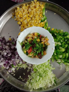 મેક્સિકન સલાડ (Mexican Salad Recipe in Gujarati) રેસીપી મુખ્ય ફોટો