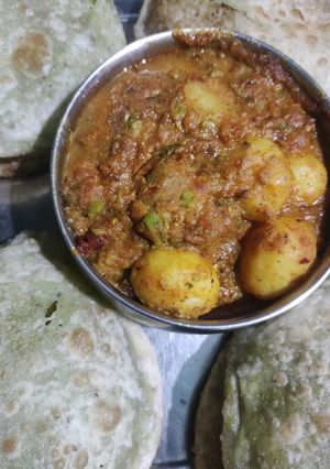 কড়াইশুঁটির কচুরি আলুর দম(koraishutir kochuri aloor dom recipe un Bengali) রেসিপির প্রধান ছবি