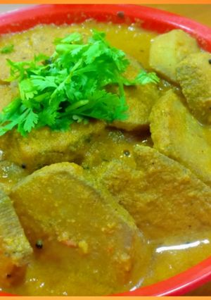 வாழைக்காய் குழம்பு (Vaalai poo Kulambu Recipe in Tamil) செய்முறை முக்கிய புகைப்படம்