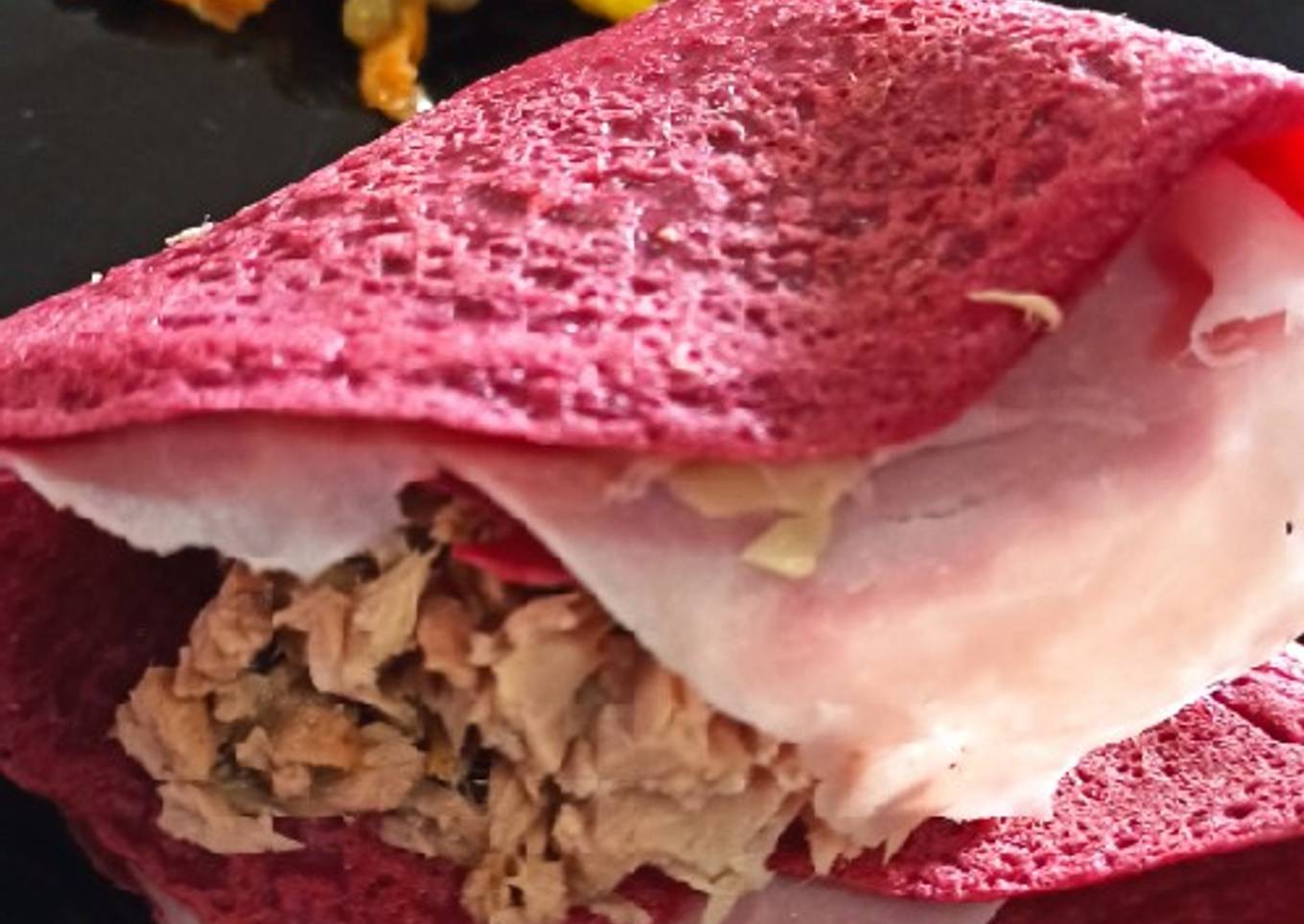 Crepes de remolacha rellenos