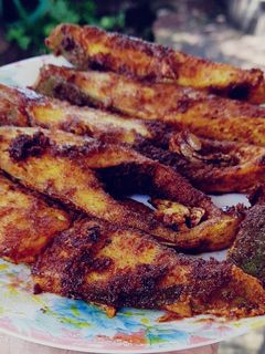 फ्राय पापलेट (Fry Pomfret Recipe In Marathi) रेसिपी चे मुख्य फोटो
