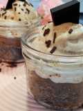 Brownie con helado de plátano en tarro (vegano)