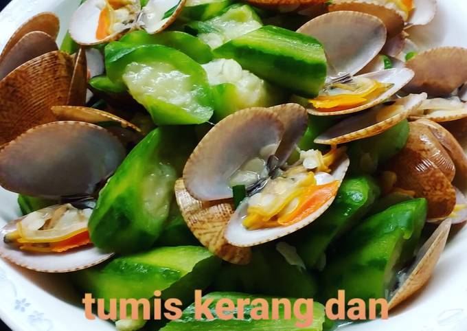 Tumis kerang & oyong/gambas