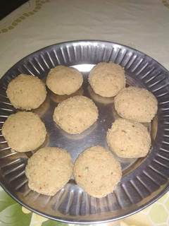 દુધના પેંડા (Milk Penda Recipe In Gujarati) રેસીપી મુખ્ય ફોટો