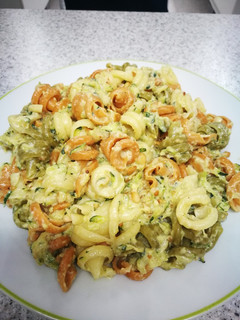 Una foto de Pasta corta con salsa vegana de almendras