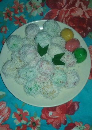 Foto resep Klepon MKH (merah kuning Hijau)