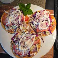 Foto principal de Tostadas de Pollo en Salsa de Chipotle