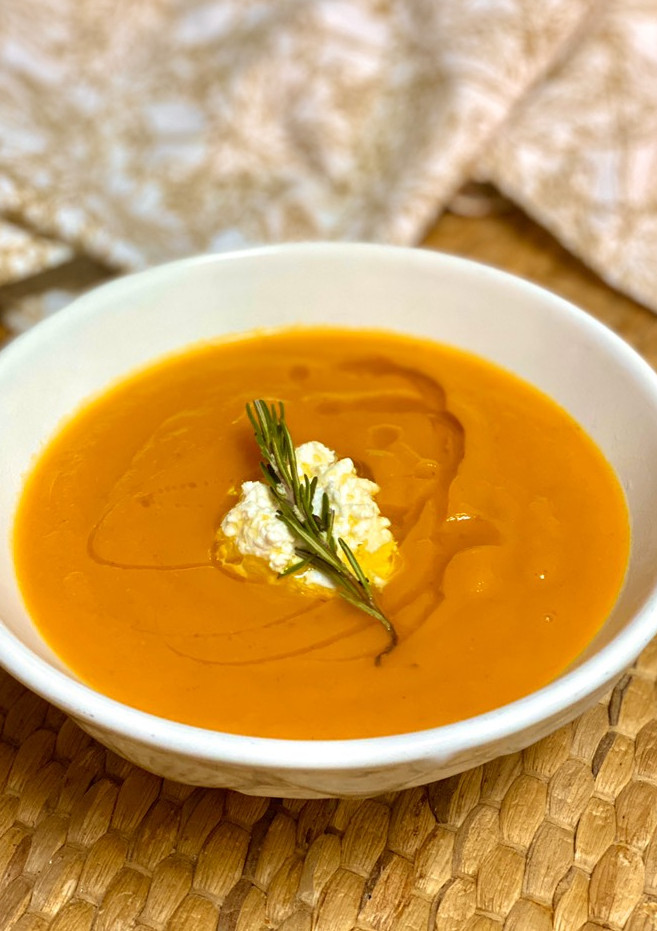 Una foto de Crema de zanahoria, naranja y romero