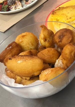 Una foto de Buñuelos dulces con manzana 🍎