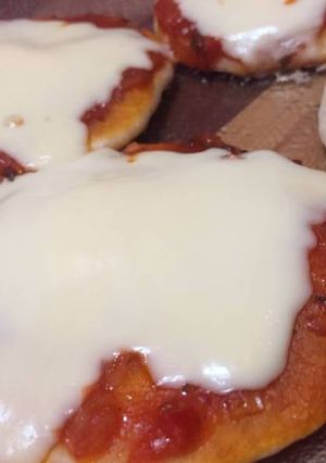Una foto de 👩🏼‍🍳Pizzetas súper caseras😊