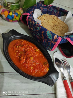 खट्टी मीठी टमाटर चटनी(khatti meethi tamatar chutney recipe in hindi) रेसिपी मुख्य फोटो