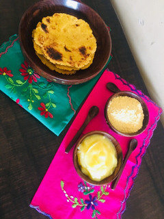 મકાઈ ના રોટલા (Makai Rotla Recipe In Gujarati) રેસીપી મુખ્ય ફોટો