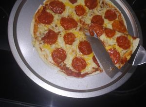 Una foto de Pizza mega Fácil de peperoni