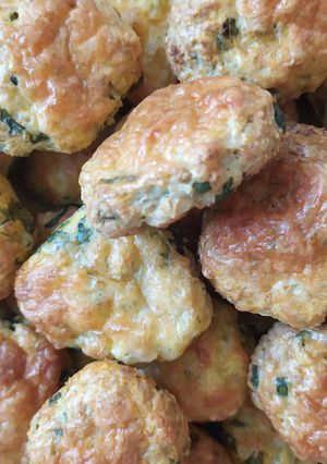 Medvehagymás-túrós pogácsa recept fotója