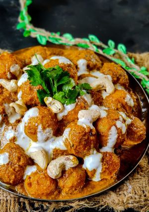 શાહી કાજુ આલુ(Shahi kaju masala Recipe in Gujarati) રેસીપી મુખ્ય ફોટો