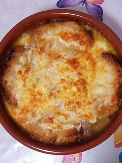 A picture of Sopa de cebolla fácil.