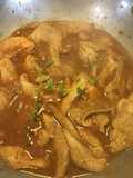 Pechuga de Pollo bañada en Limon y con Cebolla en Caramelo