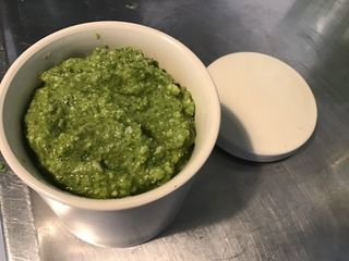 Pesto de cresson à l ail,pignons de pin et parmesan