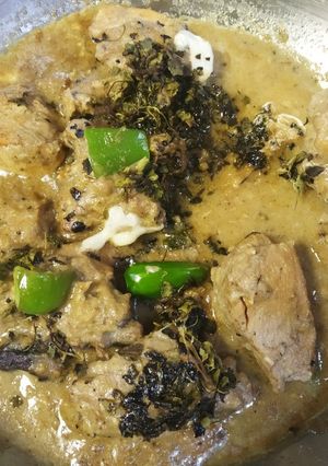 A picture of Creamy chicken with green pepper.