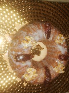 صورة لوصفة كيكة التمر بالقرفة والجوز 😋