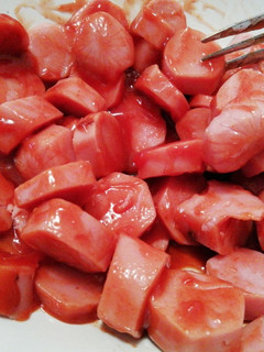 Una foto de Cena de flojos (salchichas con ketchup)
