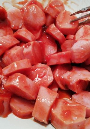 Una foto de Cena de flojos (salchichas con ketchup)