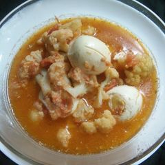 A picture of Cauliflower egg korma.