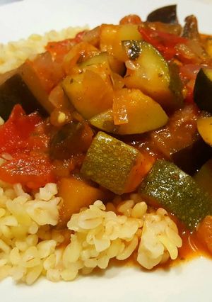 Padlizsános cukkini-lecsó, bulgurral recept fotója