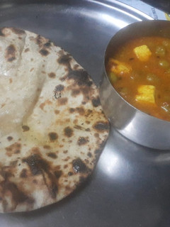 मटर पनीर(matar paneer recipe in hindi) रेसिपी मुख्य फोटो