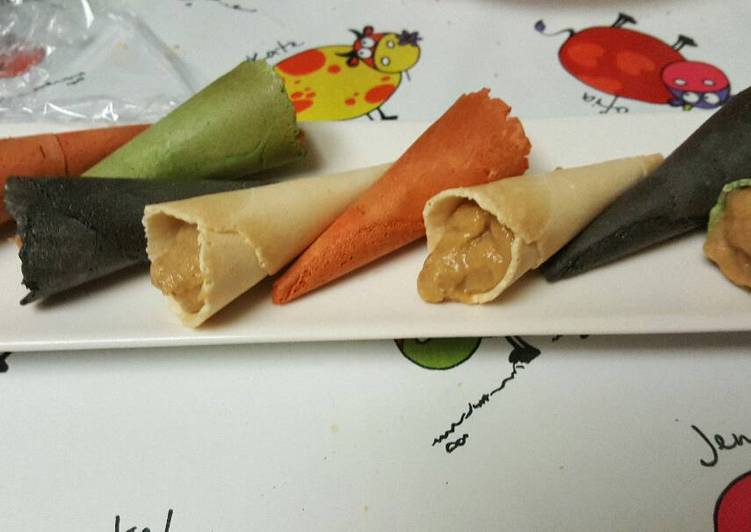 Canapés cucurucho y marisco